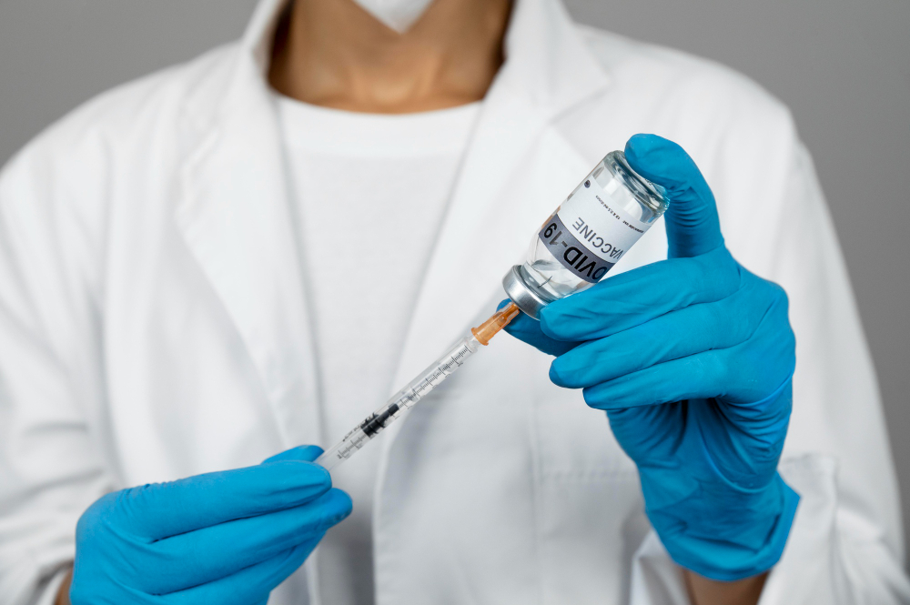 Doctor preparing injection treatment
